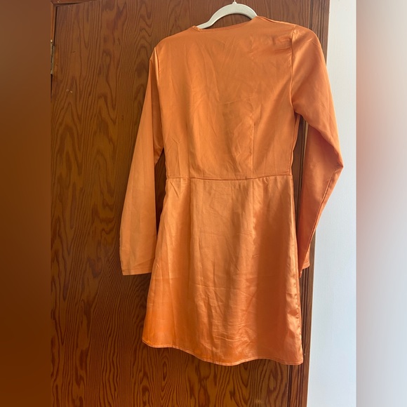 Pretty Little Thing long sleeve dress - Picture 5 of 5